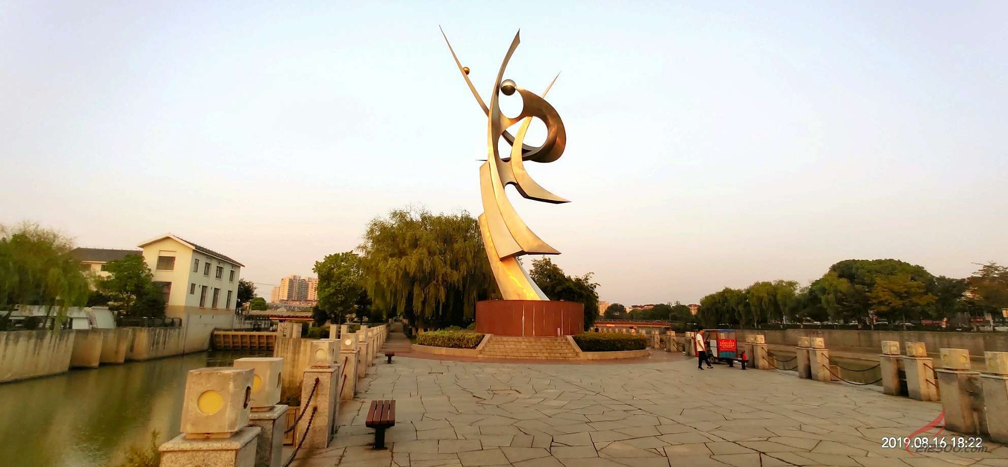 ��ϼ�е������u��һ�z�z��������