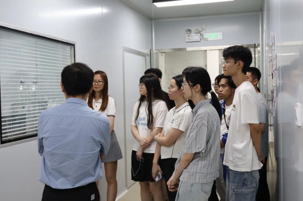 哈工大師生走進美信檢測參觀實驗室